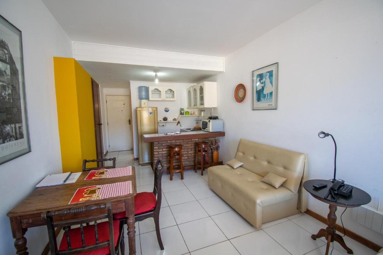 Appartamento Apartamento Farol Barra Flat Salvador Esterno foto